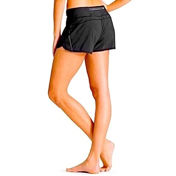 Athleta Pulse Shorts Women's Size Medium Grey  Built-in Brief Lined 3" Inseam - Picture 11 of 12